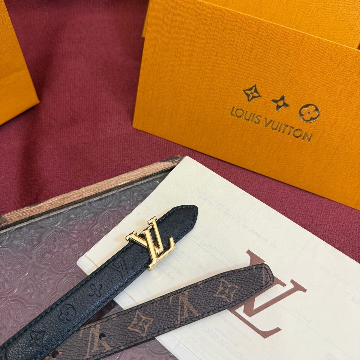 Louis Vuitton-Style Women's Belt — A stylish leather belt featuring a metal buckle, perfect for daily commutes, office wear, and parties; an excellent gift choice for Mother's Day or Valentine's Day.